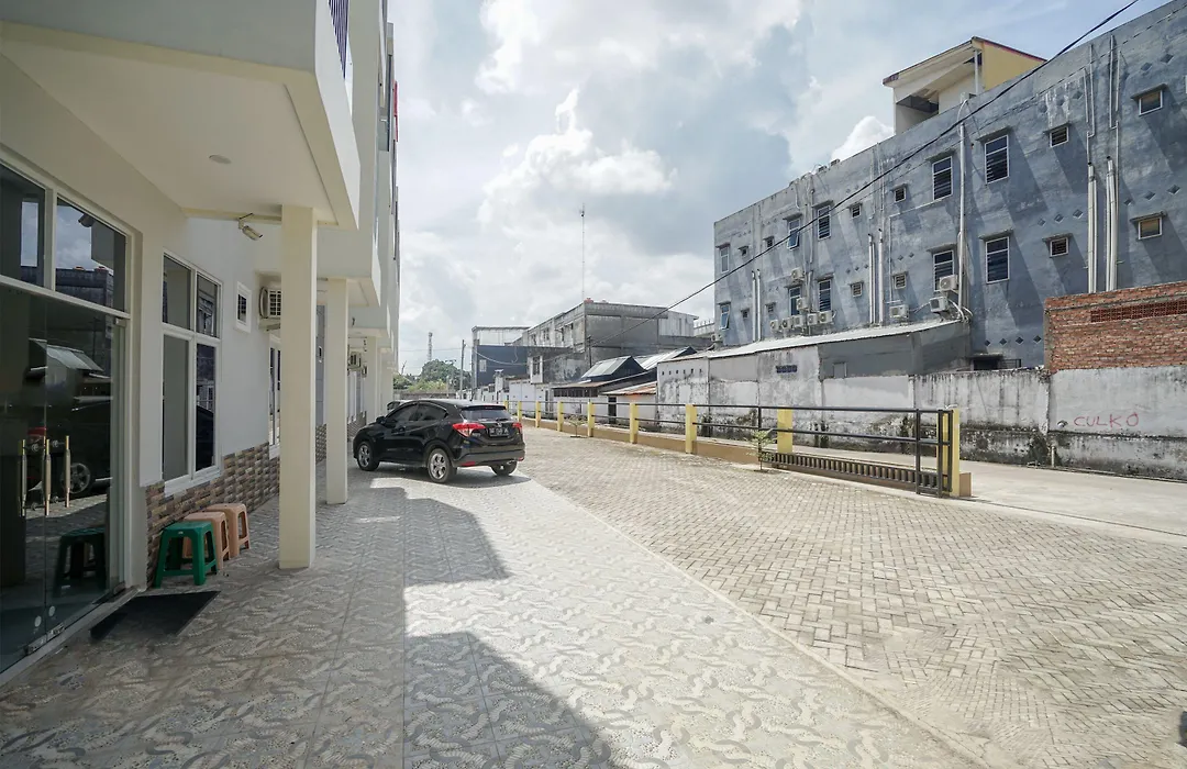 Oyo 443 Hotel Barlian-1