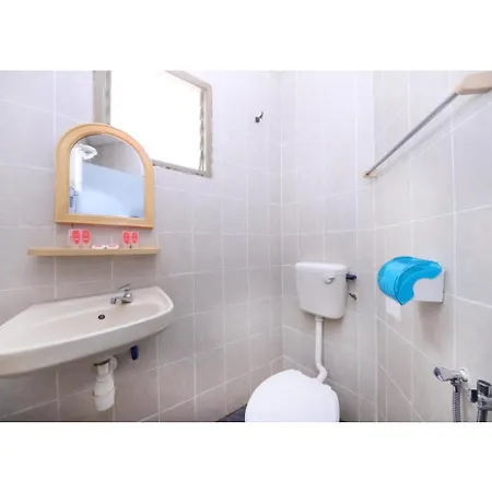 Oyo 443 Hotel Barlian-2
